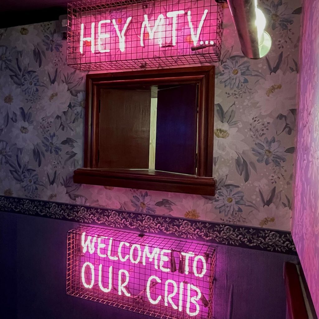 Y2K MTV Cribs